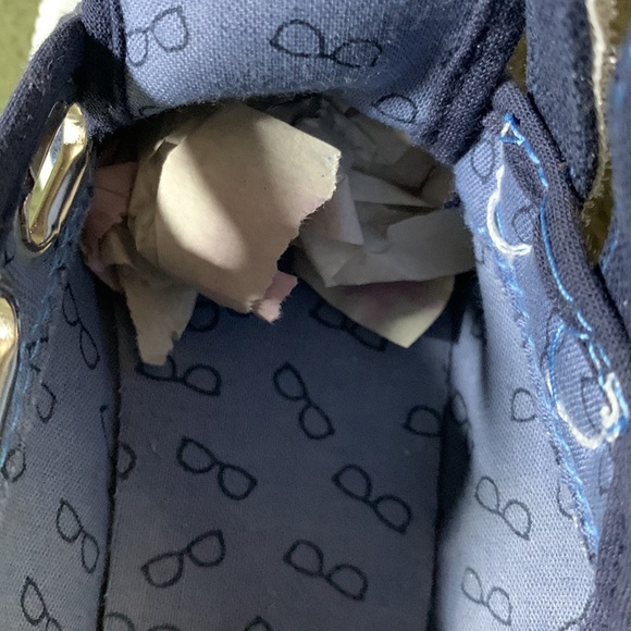 NWOT blue toddler sneakers. Size 5. - Picture 4 of 5